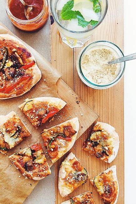 Mini pizza z tempehem i warzywami