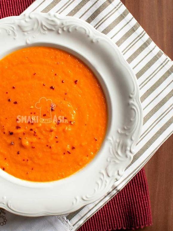 Zupa marchewkowo-pomidorowa z mlekiem kokosowym