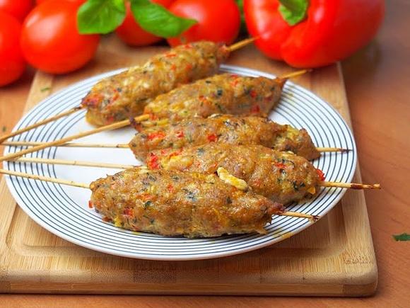 Kofta kebab gyros na patyku