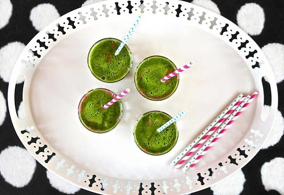 Zielone smoothie owocowo-warzywne