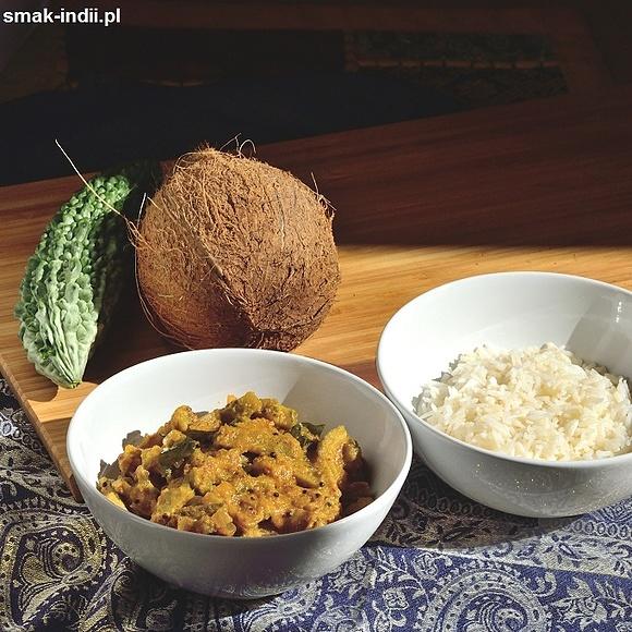 Keralskie curry z gorzkiego melona z prażonym kokosem