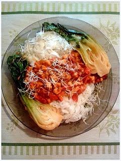 Makaron ryżowy z sosem tofu a'la bolognese