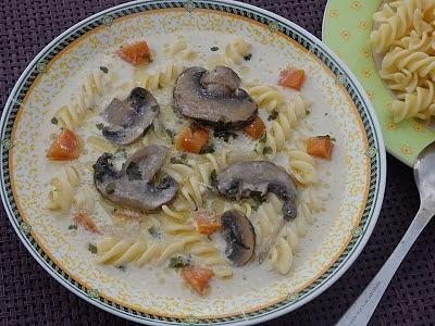 Zupa pieczarkowa z brązowych pieczarek i mascarpone