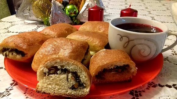 Kapuśniaczki drożdżowe z kiszonej kapusty