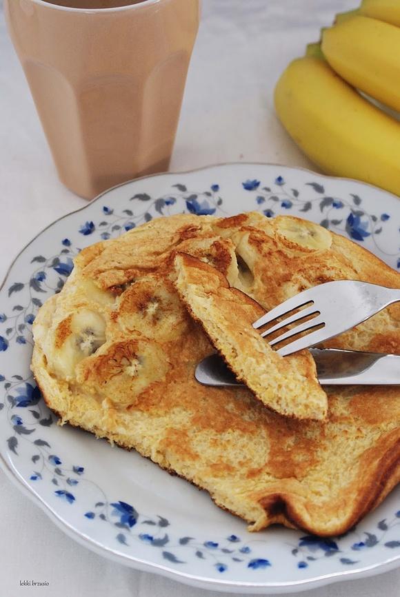 Puszysty omlet z bananem
