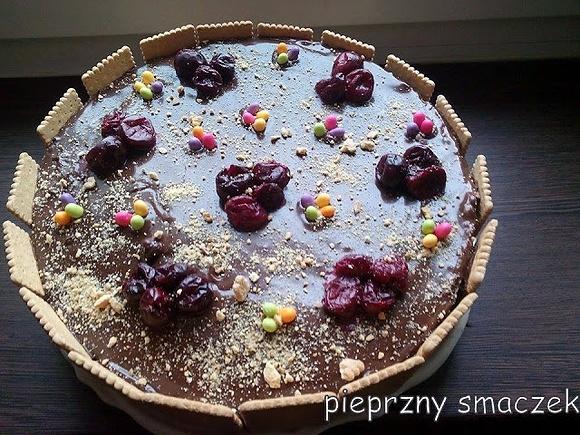 Tort czekoladowy z wiśniami