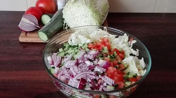 Surówka z kapusty pekińskiej