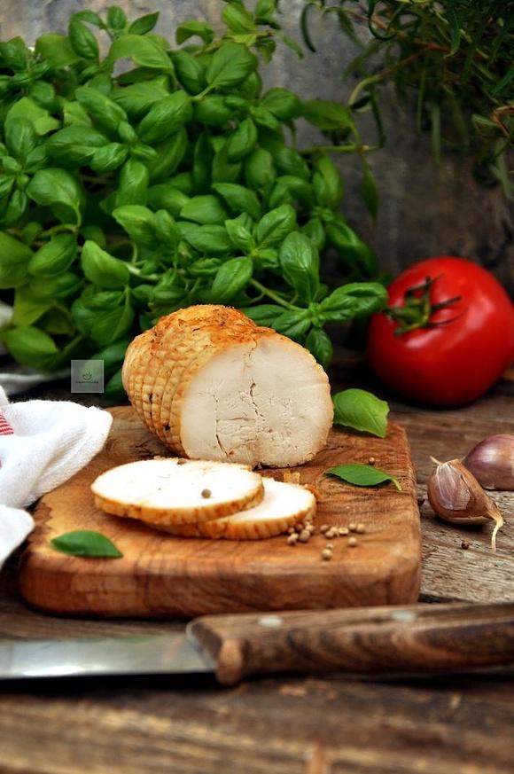 Wędlina drobiowa domowa z kurczaka - zdrowa i smaczna dla dzieci