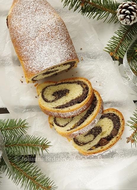 Drożdżowy makowiec zwijany