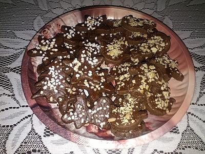 Świąteczne ciasteczka czekoladowe ze śnieżną posypką