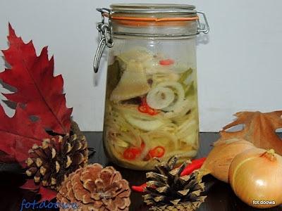 Śledzie warstwowe z cebulą i olejem
