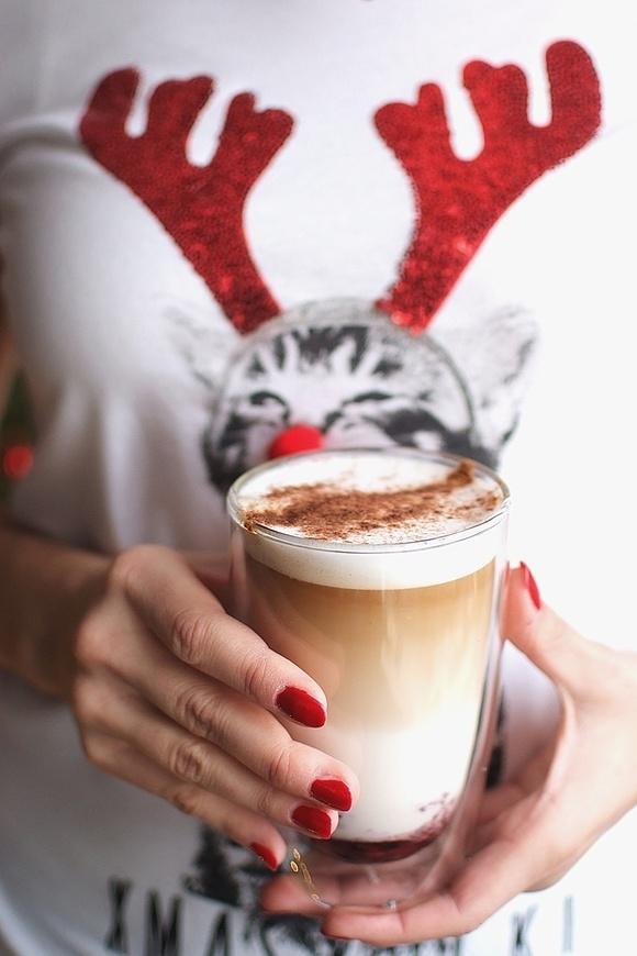 Inka latte i wiśnie w czekoladowym rumie - przepis na deser świąteczny