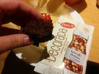 Czekoladowe muffinki gryczane z frużeliną truskawkową