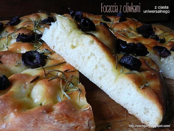 Focaccia z oliwkami na ciasto uniwersalne