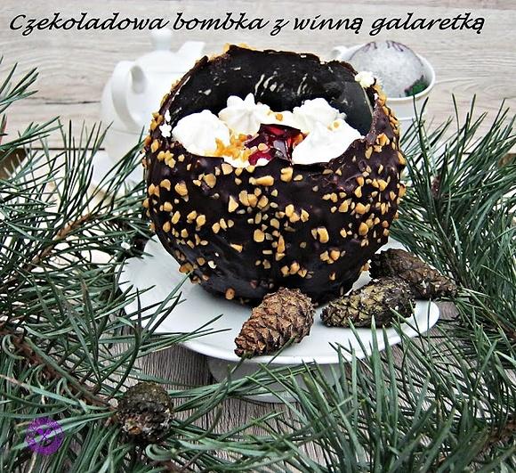 Czekoladowa bombka z winną galaretką