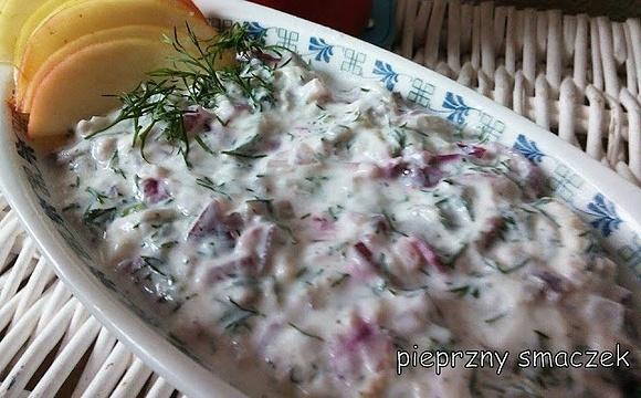 Sałatka śledziowa fit z koperkiem i cebulą