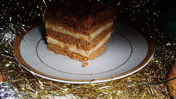 Świąteczny miodownik z kremem z kaszy manny