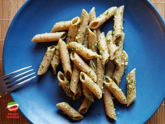 Makaron z pesto pietruszkowym