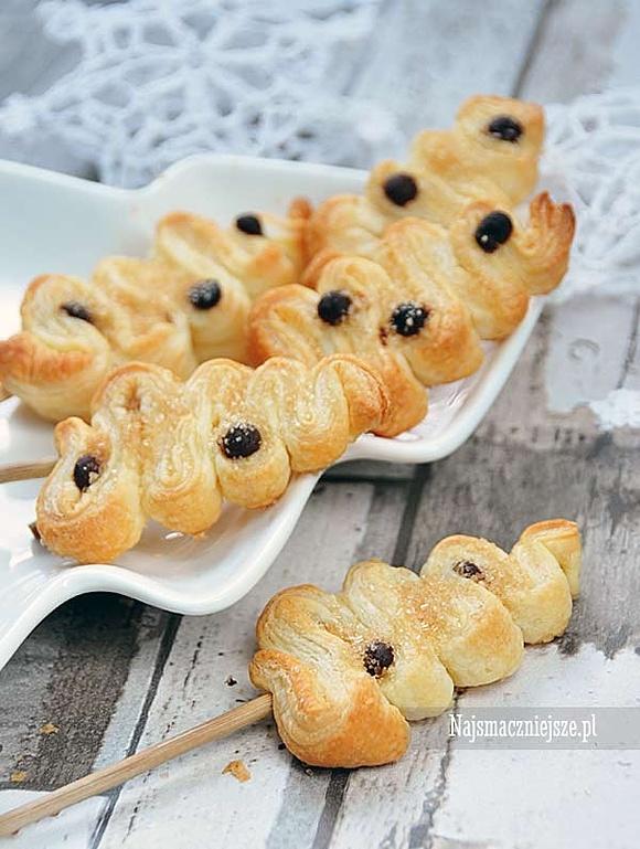 Słodkie choinki z ciasta francuskiego