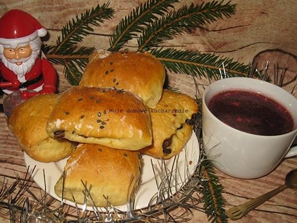 Paszteciki z kapustą i grzybami na drożdżowym cieście