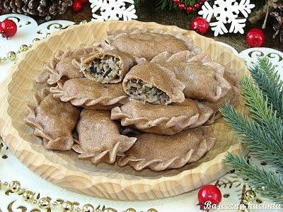 Pełnoziarniste pierogi z kapustą i grzybami