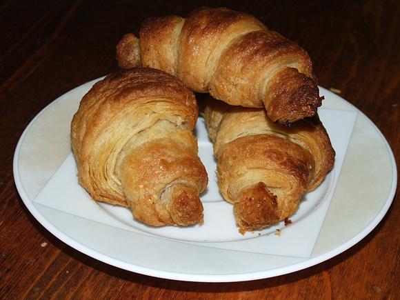 Rogaliki z ciasta francuskiego z czekoladą