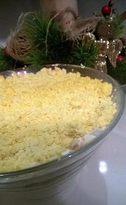 Sałatka mimoza warstwowa z tuńczykiem