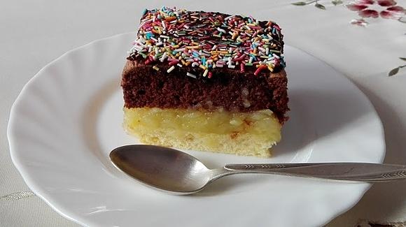 Biszkopt z masą jabłkową
