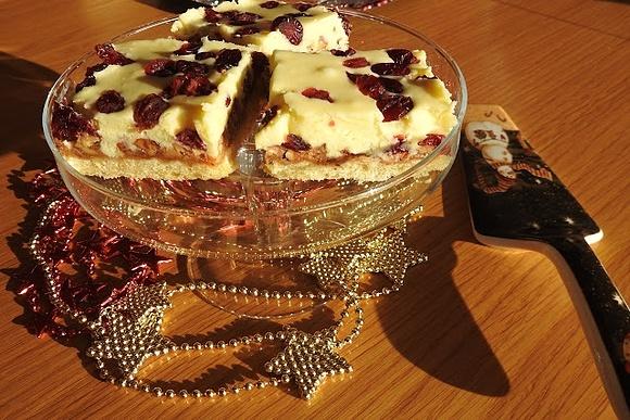 Ciasto z żurawiną i orzechowym karmelowym nadzieniem