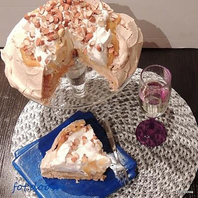 Cytrynowa Pavlova z lemon curd i migdałami