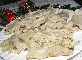 Podsmażane pierogi ziemniaczane z twarogiem i pieczarkami