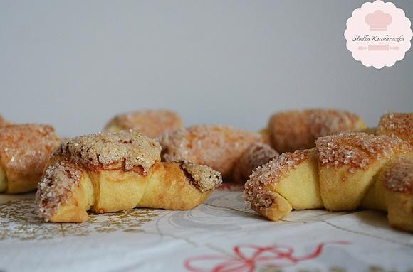 Kruche rogaliki z marmoladą na święta i codzień