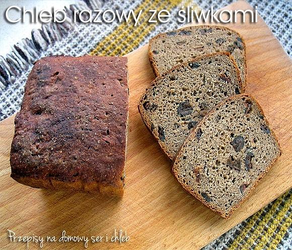 Chleb razowy ze śliwkami