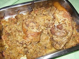 Bigos z golonką w szybkowarze i piekarniku