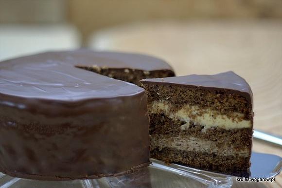 Tort czekoladowy korzenny