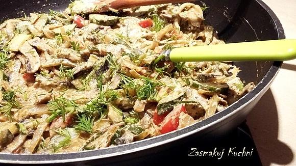 Sos pieczarkowy z cukinią i papryką do makaronów i dań mięsnych