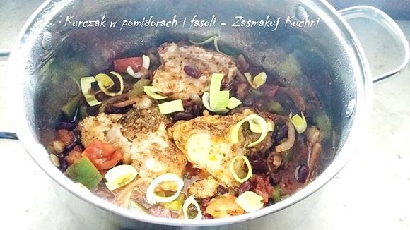 Kurczak w pomidorach z czerwoną fasolą i porem