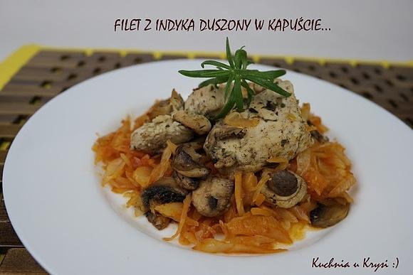Filet z indyka duszony w kapuście i pieczarkach