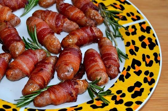 Świnki w kocykach z kiełbaskami i boczkiem