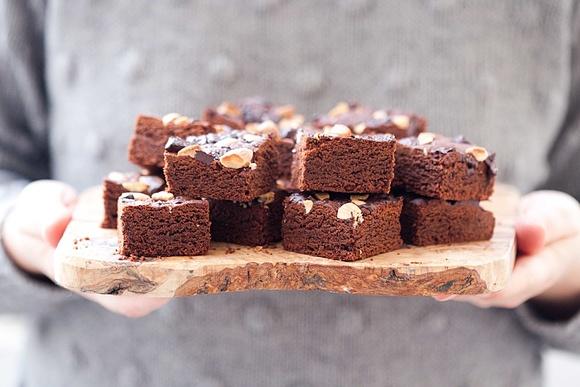 Brownie z masłem migdałowym i mąką z ciecierzycy