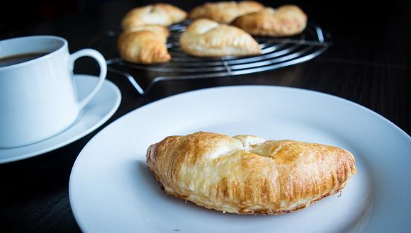 Ciastka francuskie z mango i ananasem