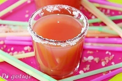 Salty dog drink z wódką i sokiem grejpfrutowym