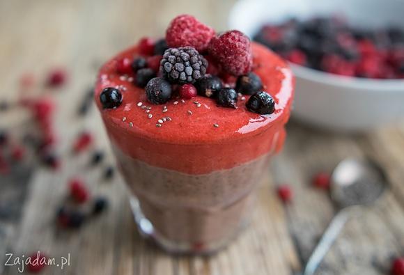 Kakaowy pudding chia z owocami