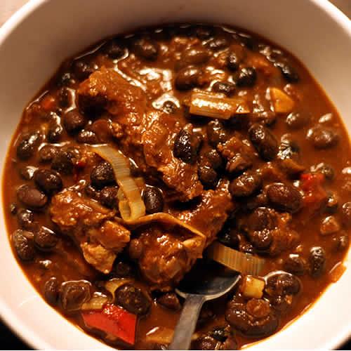 Zimowe pomidorowe chilli z czarnej fasoli i kakao