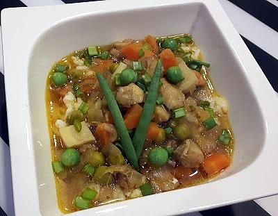 Zupa rybna z ryżem w stylu orientalnym