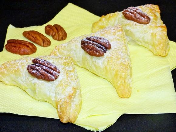 Francuskie rożki z marmoladą i orzechami pekan