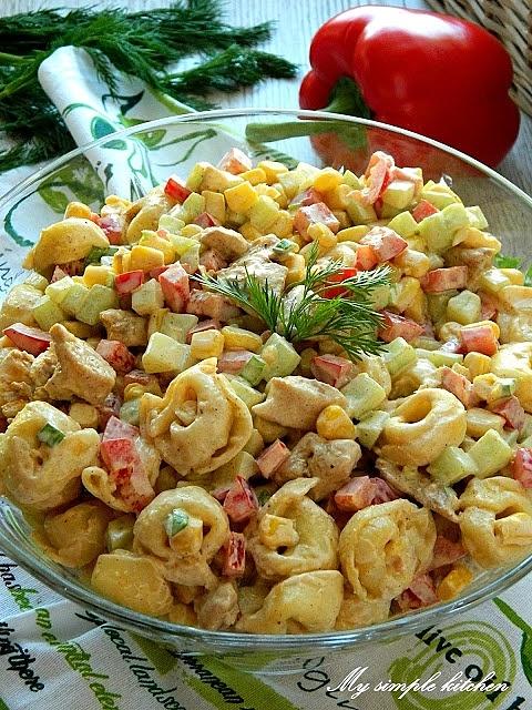 Sałatka z kurczakiem i tortellini