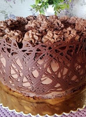 Tort czekoladowy z kremem budyniowym i mascarpone