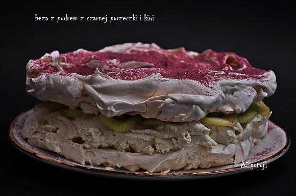 Beza z pudrem z czarnej porzeczki i kiwi