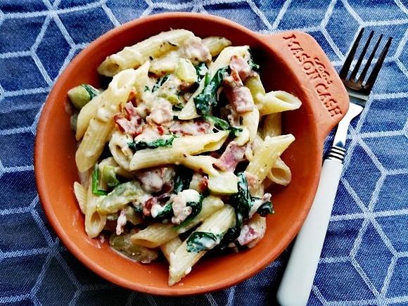 Carbonara z cukinią i szpinakiem
